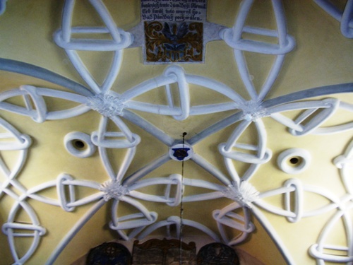 Renesanční klenba lodi kostela ve Volenicích