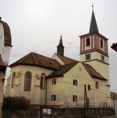 Farní kostel ve Volenicích z pohledu od návsi