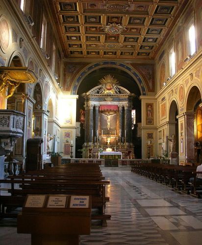Interiér římského kostela San Lorenzo in Lucina