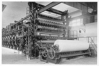 Stroj na výrobu papíru