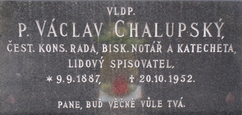 Náhrobek P. Václava Chalupského na volenickém hřbitově