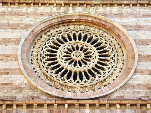 Okno kostela sv. Kláry