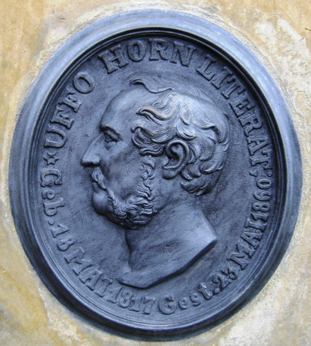 Podobizna U. D. Horna na jeho nhrobku na trutnovskm hbitov