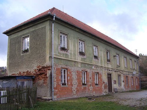 Někdejší kočárovna zámku v Kladrubech